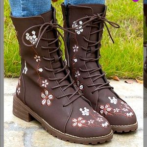 Floral embroidered tie boots!!  Size 43/ US 10 brown
